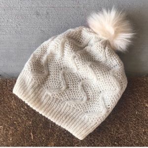 Sold Beanie Faux Fur Pom Cream Trendy